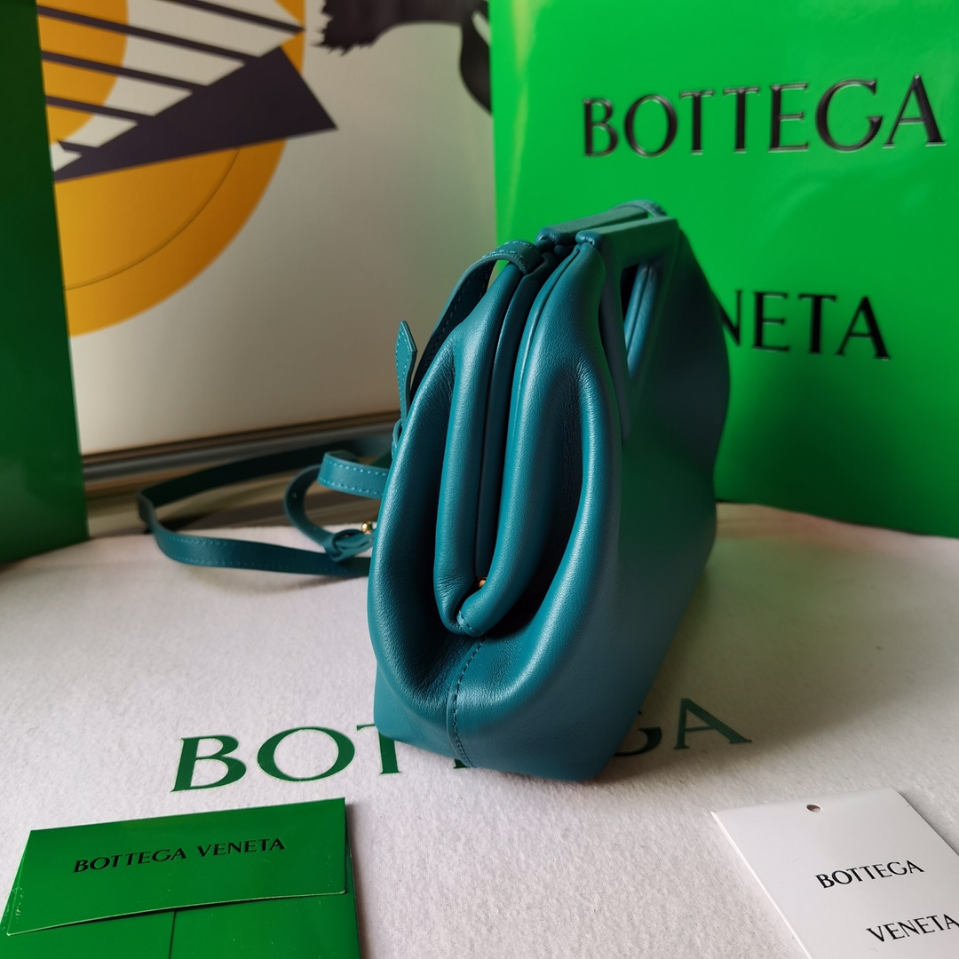 보테가베네타 The Triangle 미니 파우치 블루 숄더백